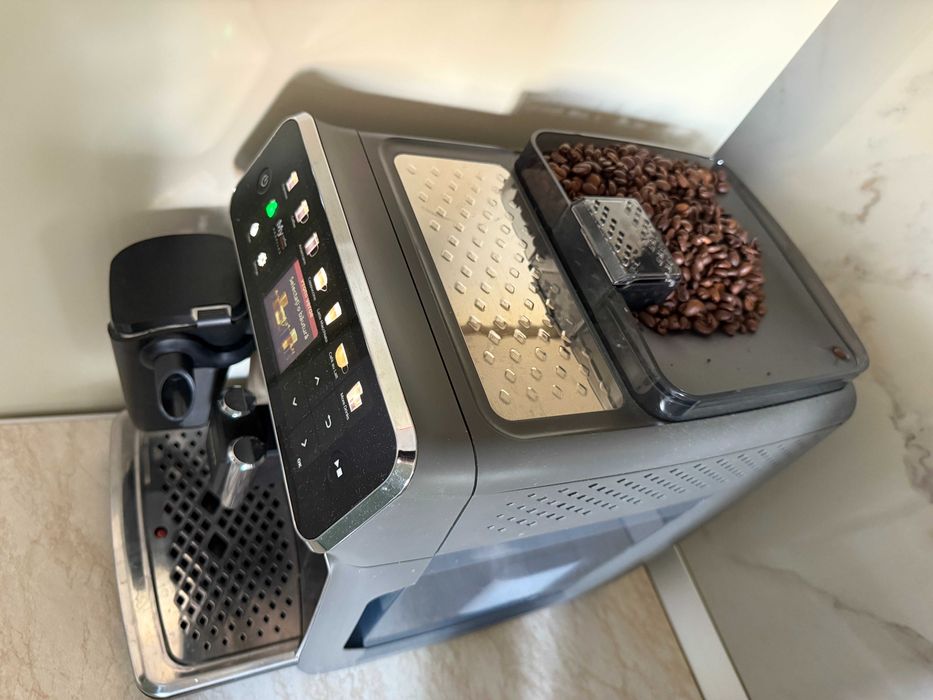 Espressor automat Philips Seria 5400  cafea boabe + macinata