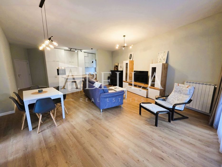 Дава се под наем Тристаен апартамент в София, Изток - 150 кв.м за 1500 € - Снимка #1