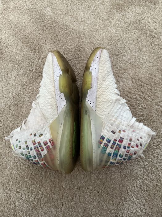 Обувки Lebron 17