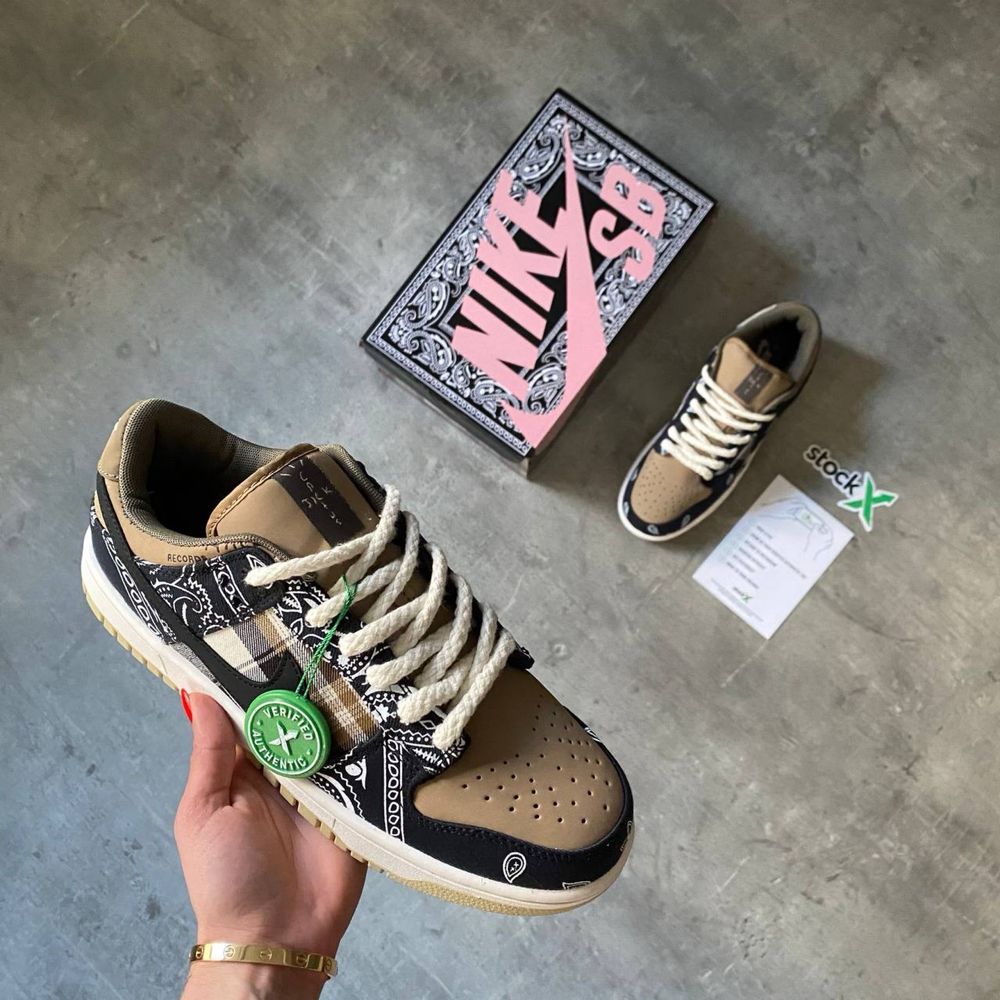 SB Dunk Low x Travis Scott
