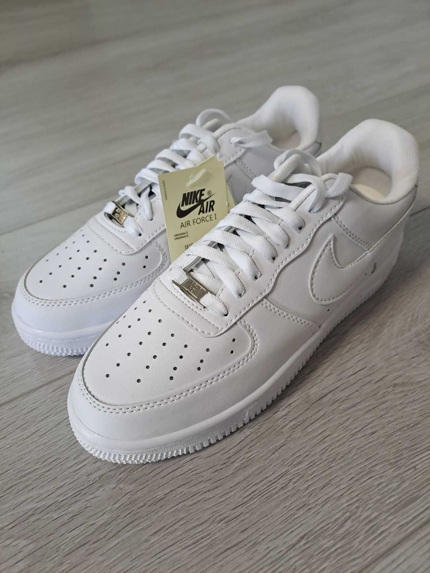 Adidasi unisex Nike Air Force 1 Triple White | Noi cu eticheta