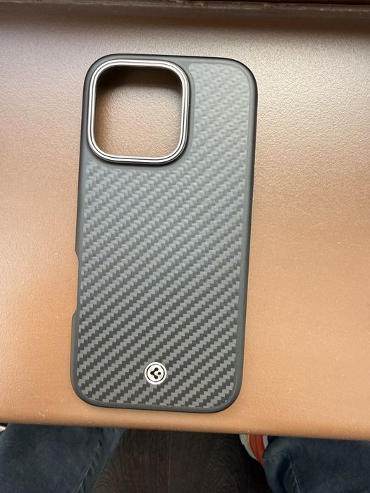 Benks Iphone 15 plus Spigen carbon Enzo Aramid 6.3 inch Iphone 16 pro
