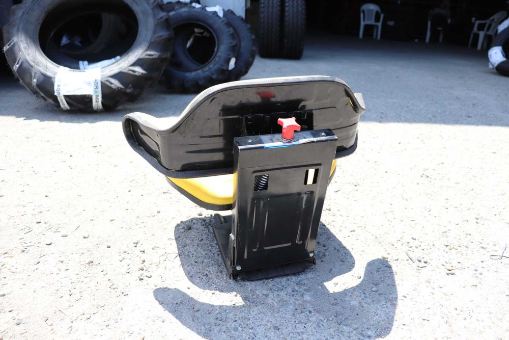 Scaune Universale pentru Tractoare cu Reglaj Triplu si Amortizor