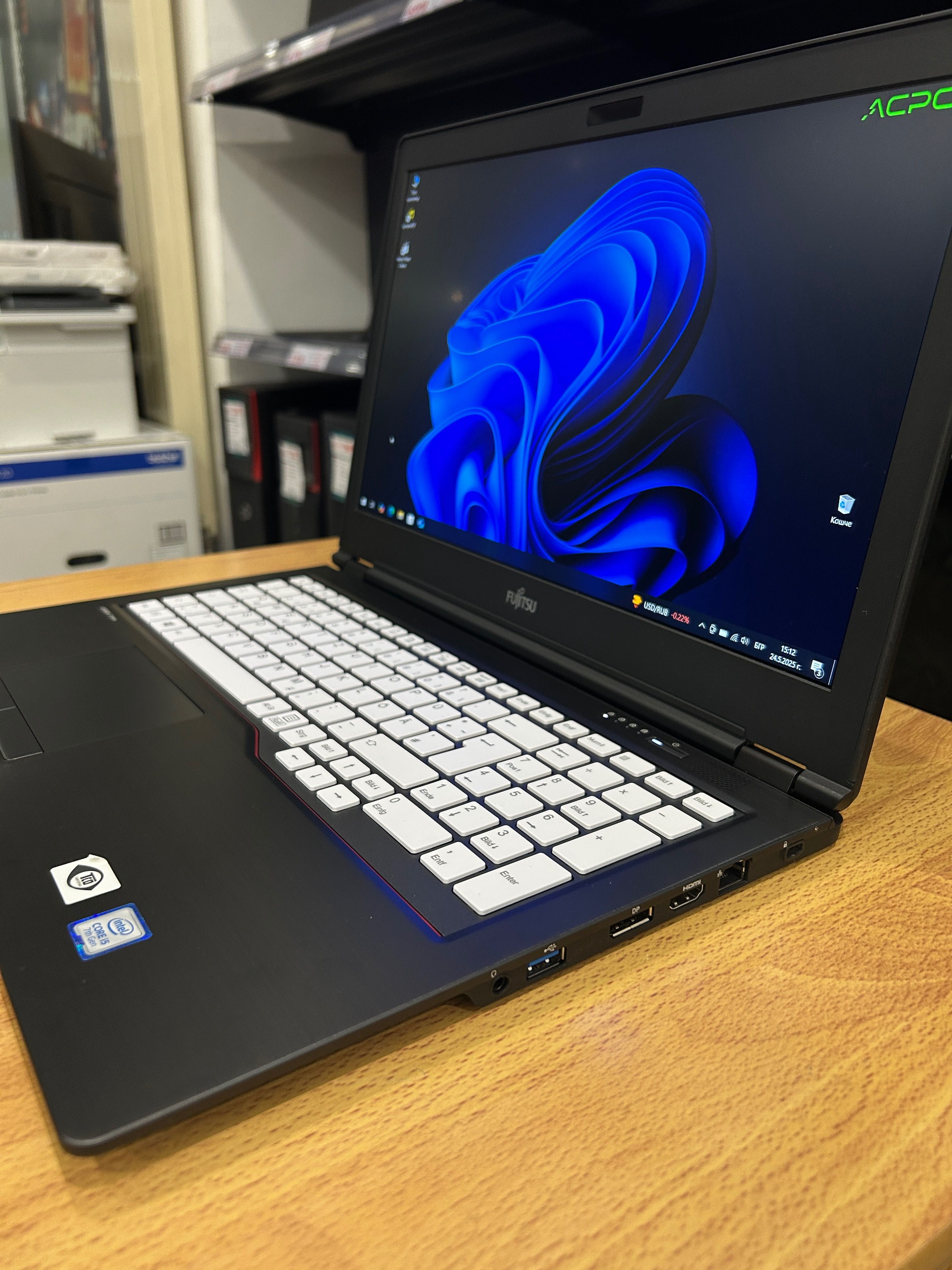Като нов! Лаптоп Fujitsu U758 i5/8GB RAM/512GB с 3 месеца гаранция!