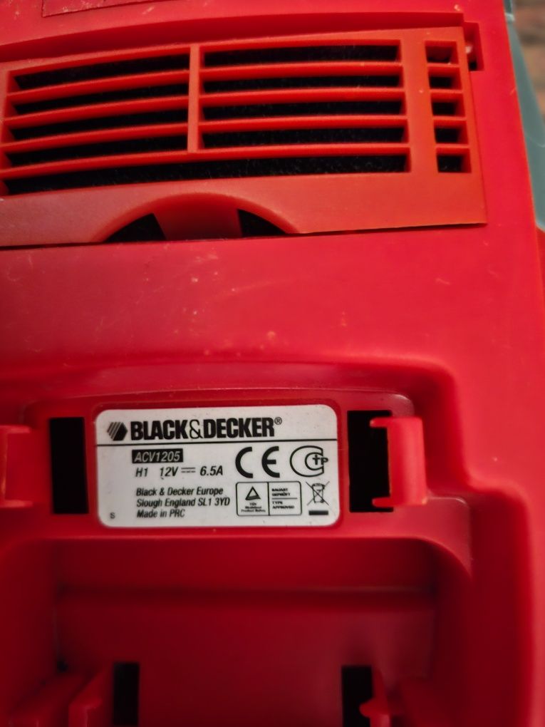 Aspirator Black Decker ciclonic action 12v