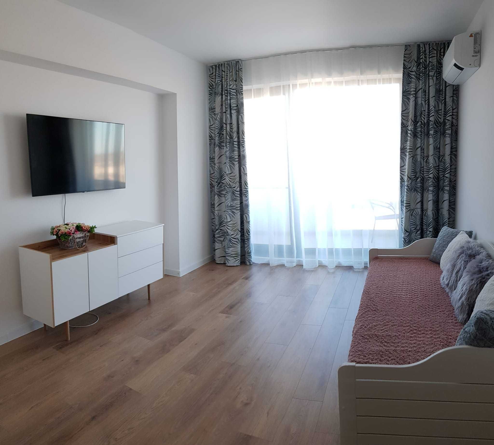 Electroputere Mall, 3 camere, semidecomandat, bloc nou, mobilat utilat