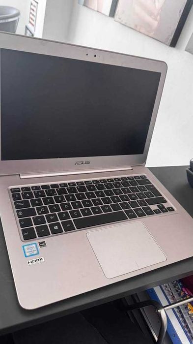 Laptop Asus de la proprietarul său fără probleme