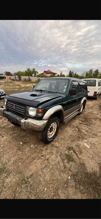 2 Mitsubishi Pajero