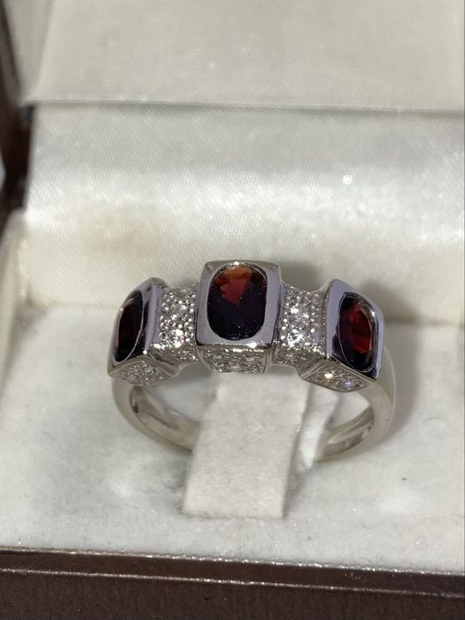 Inel aur 18kt.cu granat si diamante
