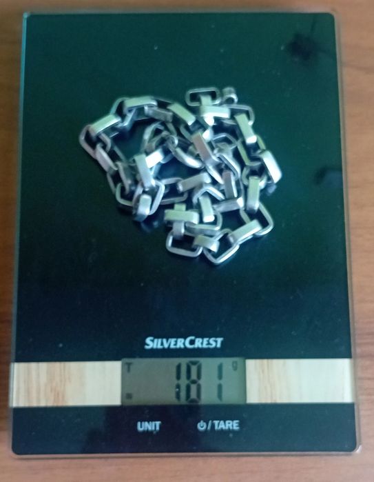 Продавам сребърен сенджир