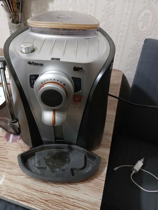 Vând aparat de cafea boabe saeco
