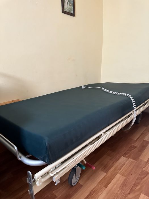 Pat medical elecrtic si scaun cu rotile  nou