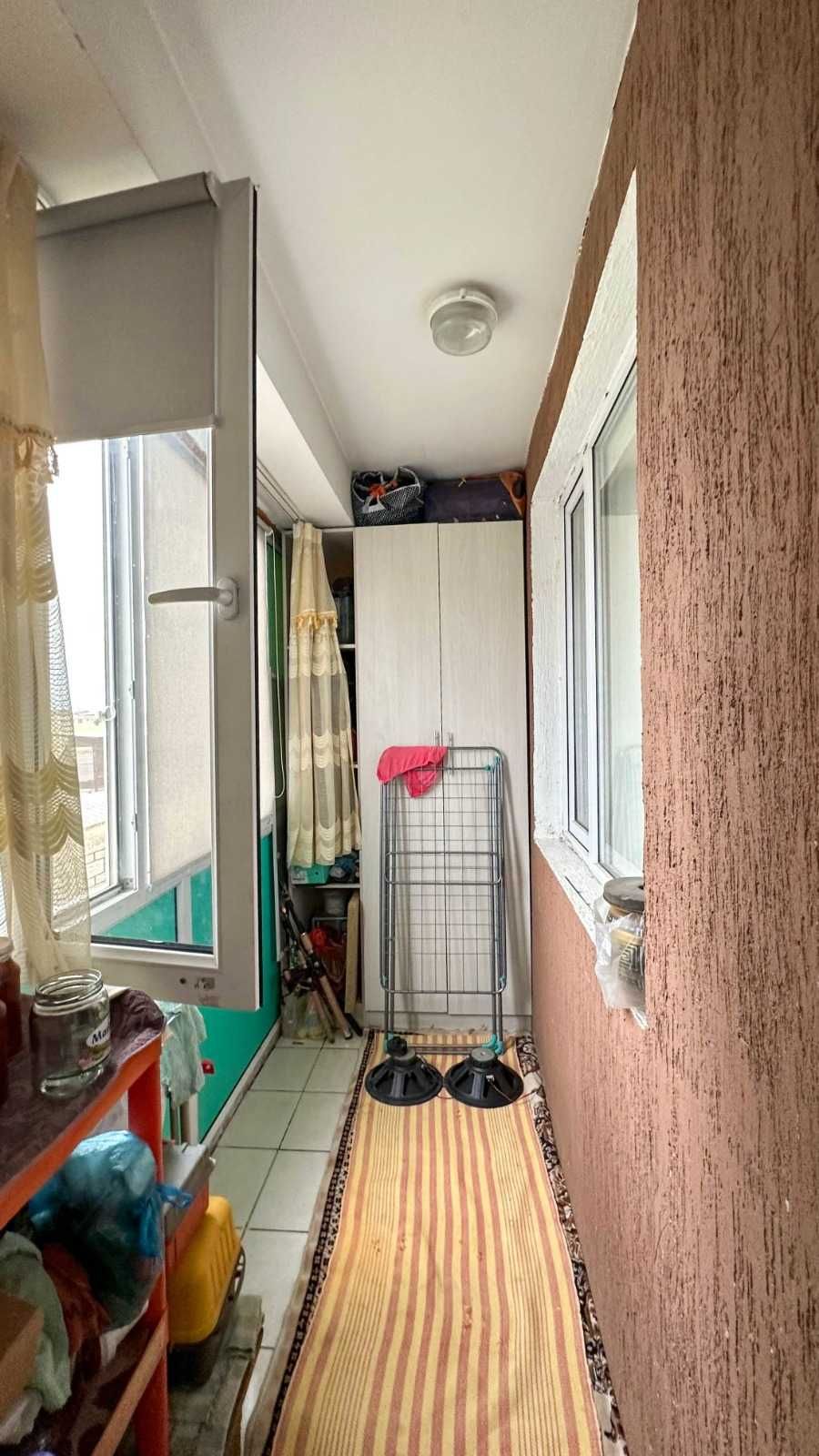 продам 2 ком в 8 мкрн