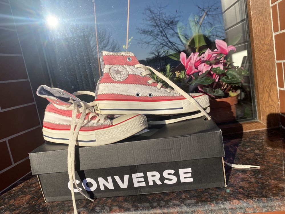 Teniși Converse!