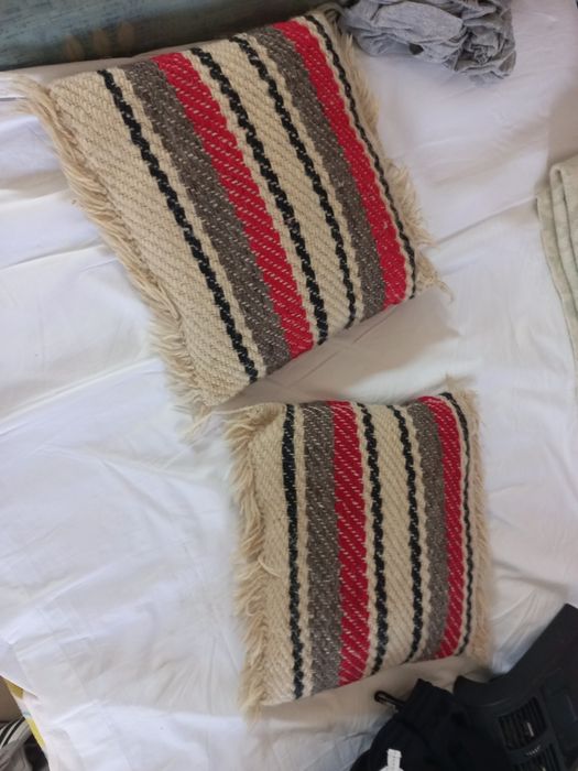 Pernă  lucrată  manual