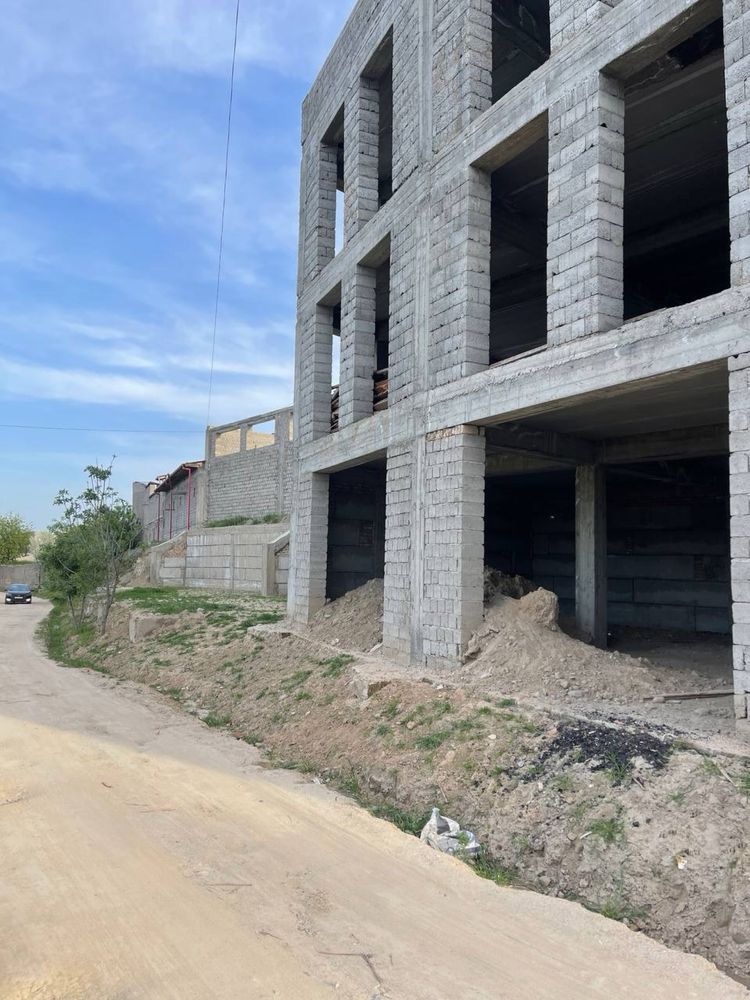 Продаю Здание и Склад в Самарканде 2800 кв.м.
