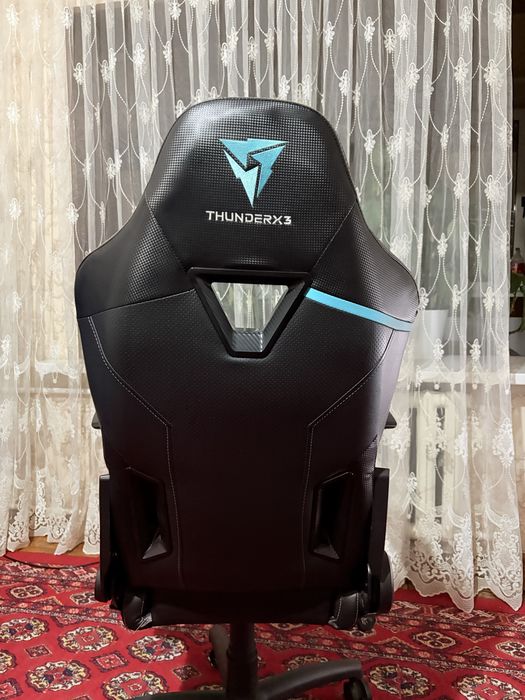 Игровое кресло Thunder 3X Carbon