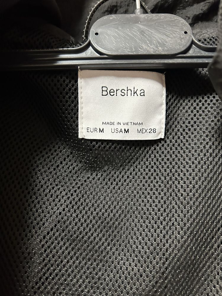 Черна ветровка с мрежа