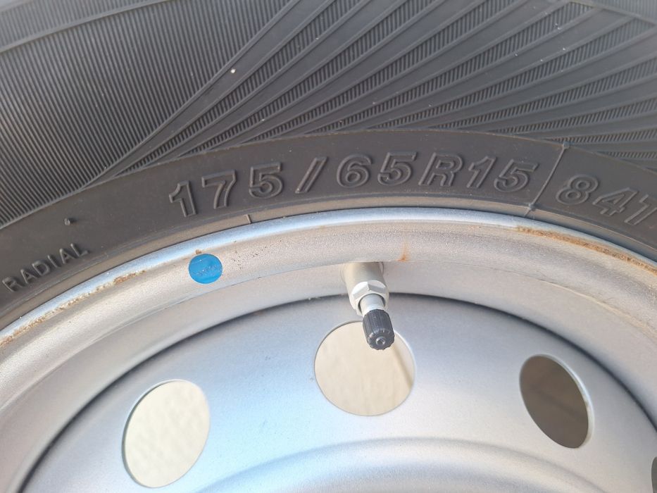 VÂND 4 ANVELOPE DE IARNĂ CU JANTE -175/65 R15 -Dot 2021 - Aproape Noi