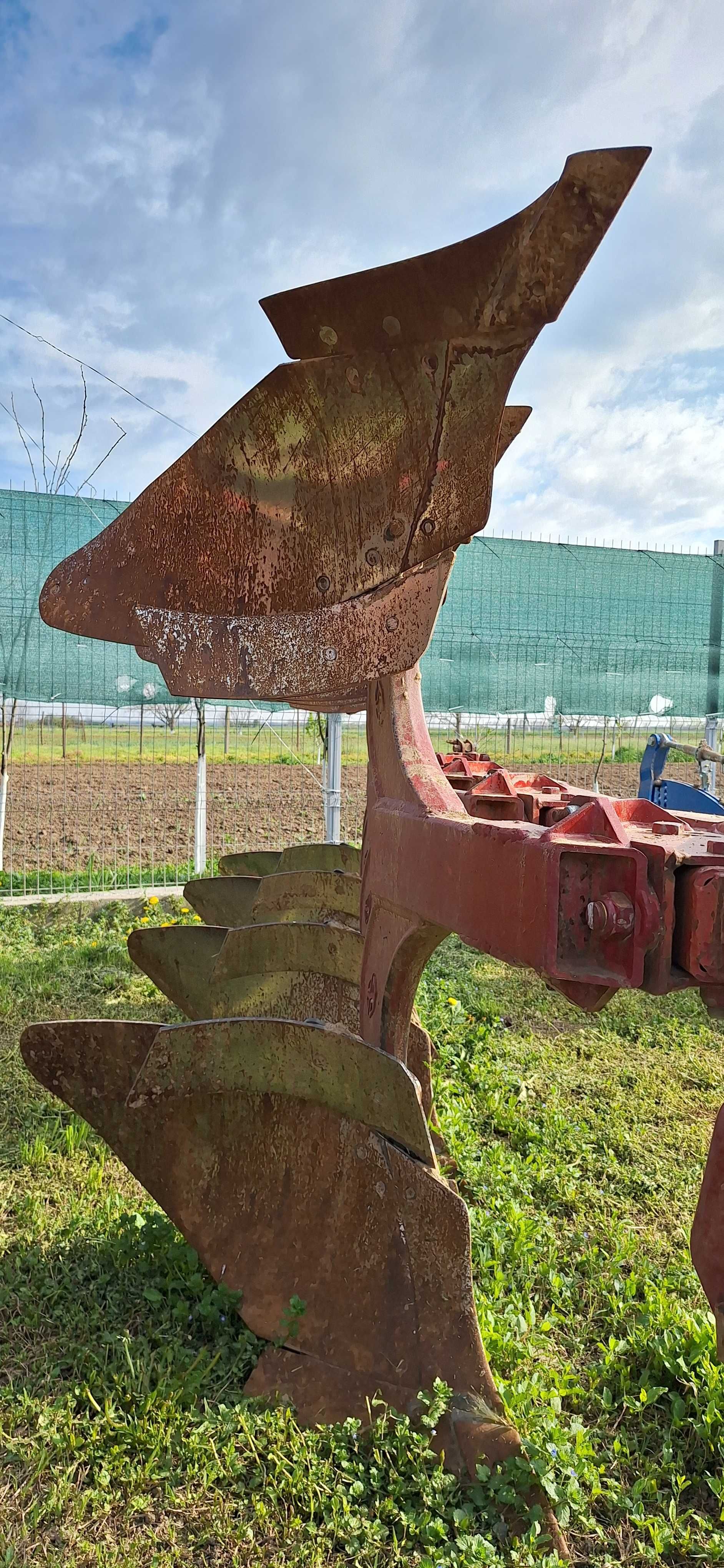 Plug de arat reversibil 4 brazde, Gregoire Besson