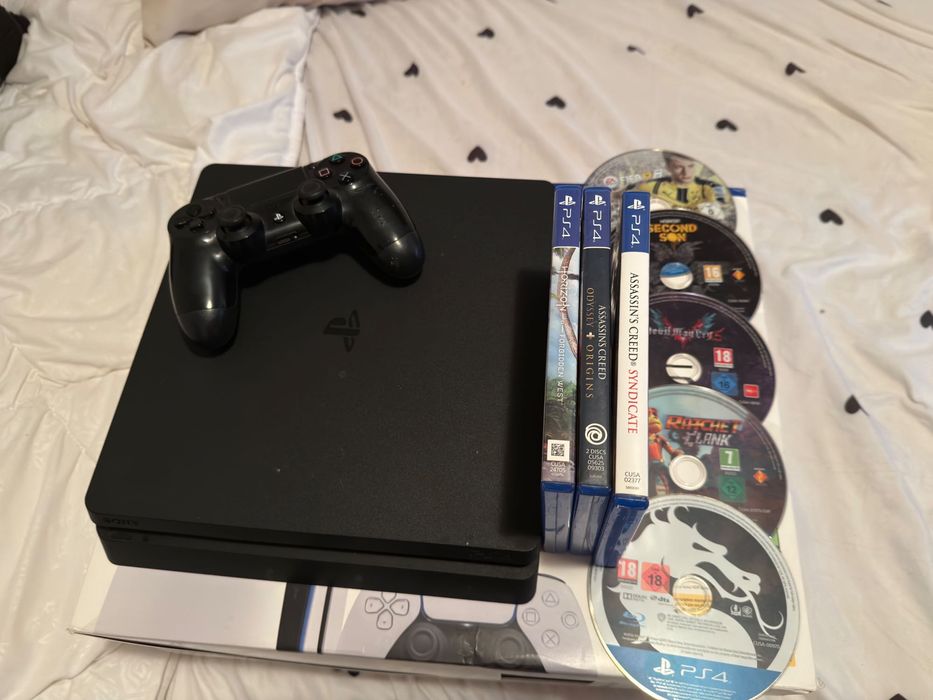 Ps4 1Tb, manetă și jocuri