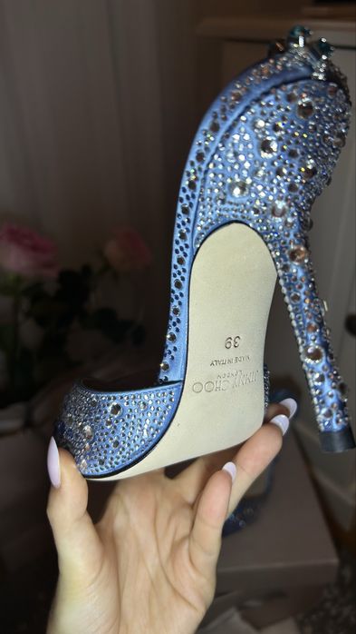 Pantofi jimmy choo pe stoc doua bucati si pe comanda