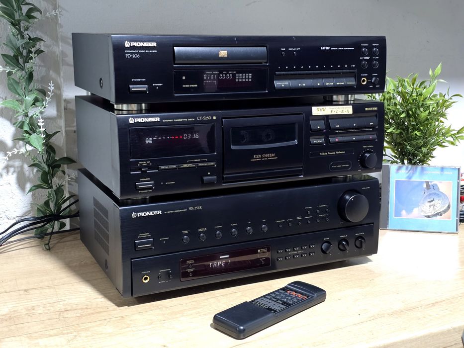 Linie audio PIONEER ,receiver sx-254r, deck ct-s250, cd player pd-206