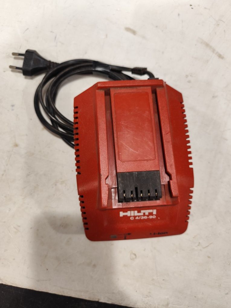 Саблен трион и батерии и зарядно Хилти Hilti SR 6-A22