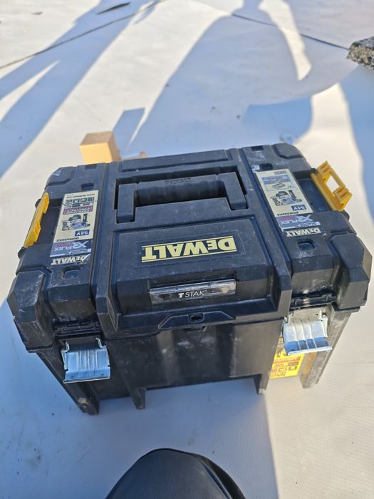 Перфоратор DCH-333 комплект с кутия, 2 батерии и батерия