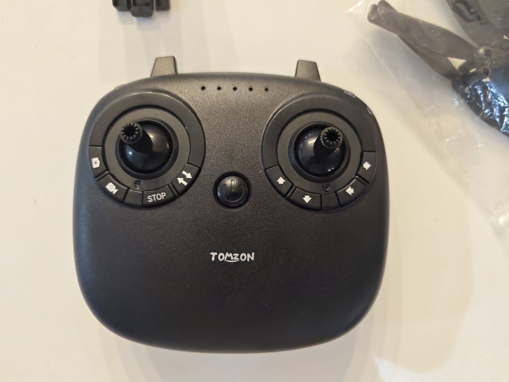 Accesorii drona Tomzon D28 - telecomanda, baterie, elice - noi