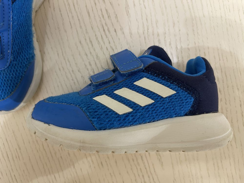 Продам детские кроссовки adidas