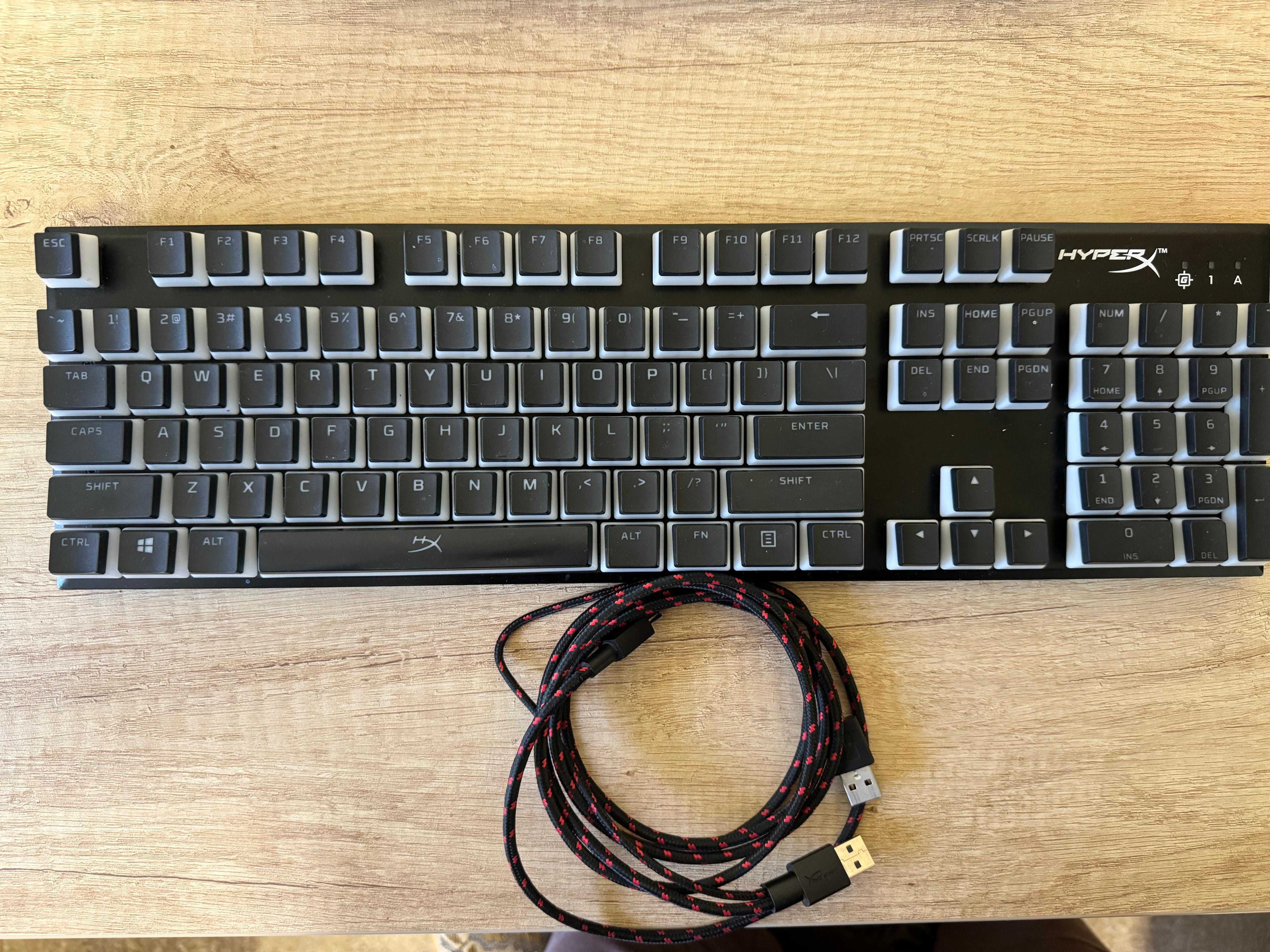 Tastatura mecanica HyperX Alloy FPS + PBT Keycaps