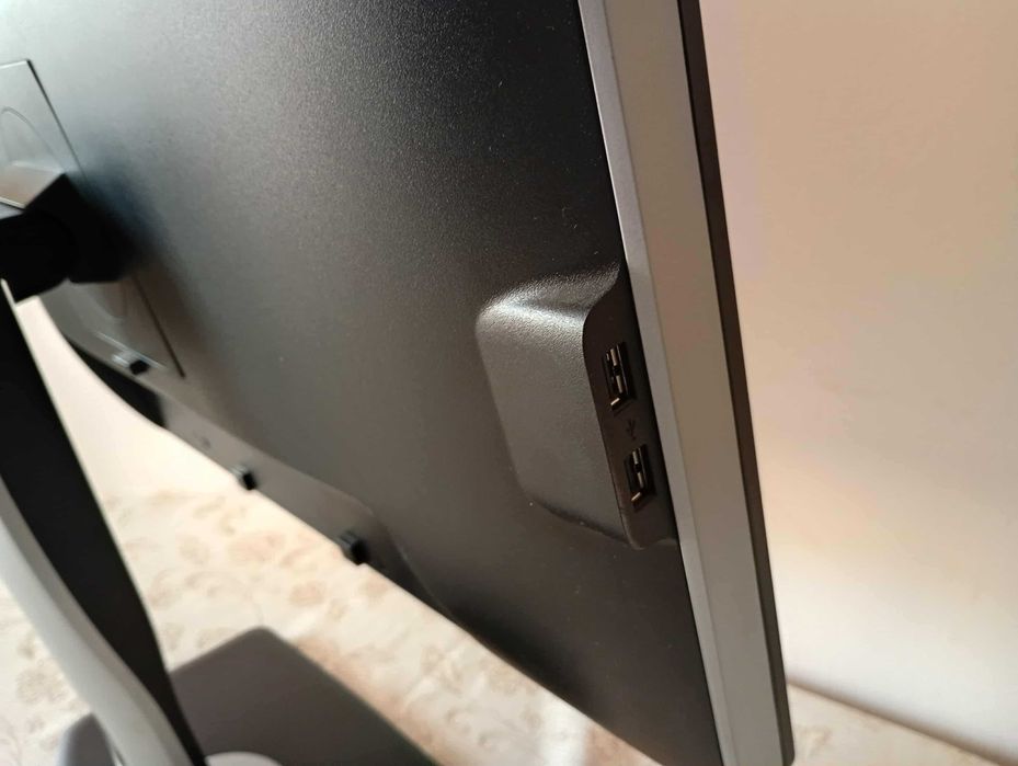 Монитор DELL U2412M 24 Инча