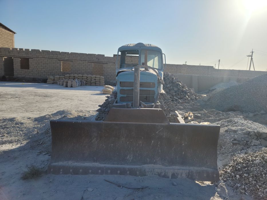 Buldozer sotiladi