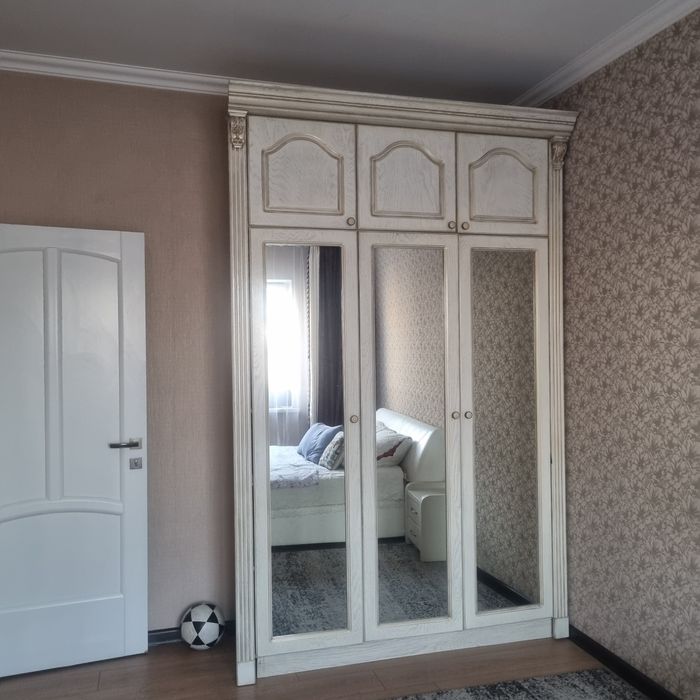 Продам шкаф. Срочно. Подойдёт для прихожей