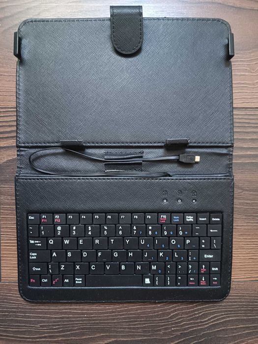 Tastatură universală pentru tabletă
