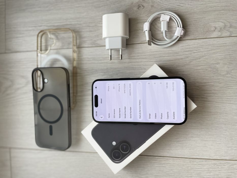 • Iphone 16 black  •  BATERIE 100% •