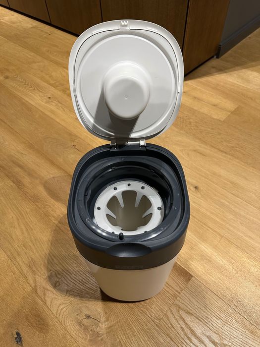Tommee Tippee Twist & Click – кош за памперси за къща без миризми