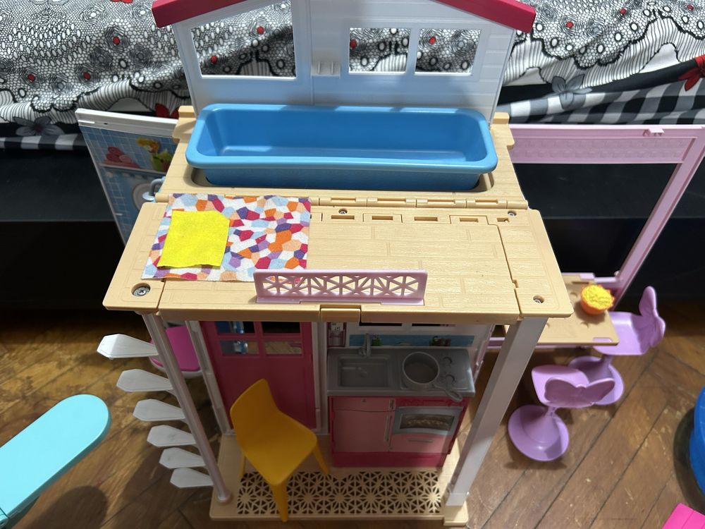 Casuta Barbie plus mobilier Barbie