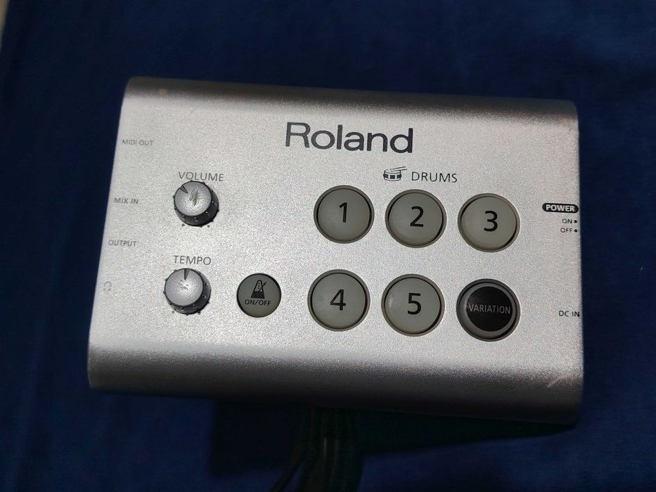 Roland model HD-1 drum module Only, modulul cu cabluri.