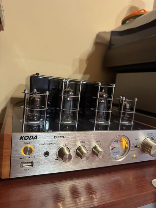Лампов усилвател КОDA TA10BT