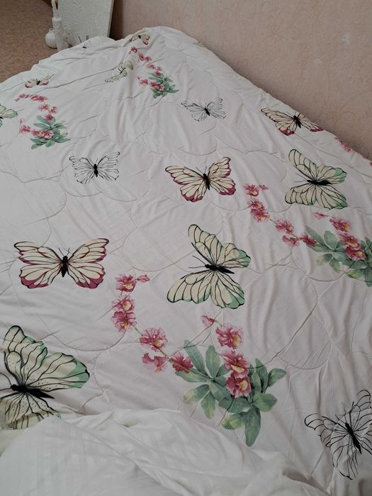 Одеяло двухспальное продам зимнее