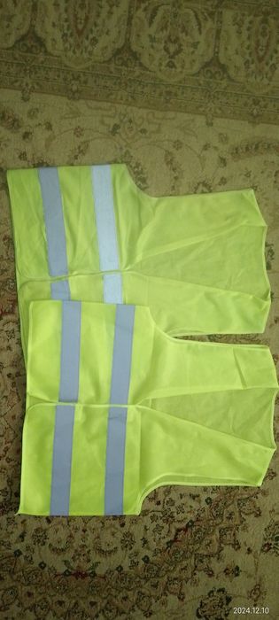 Продам 2 сигнальные жилетки