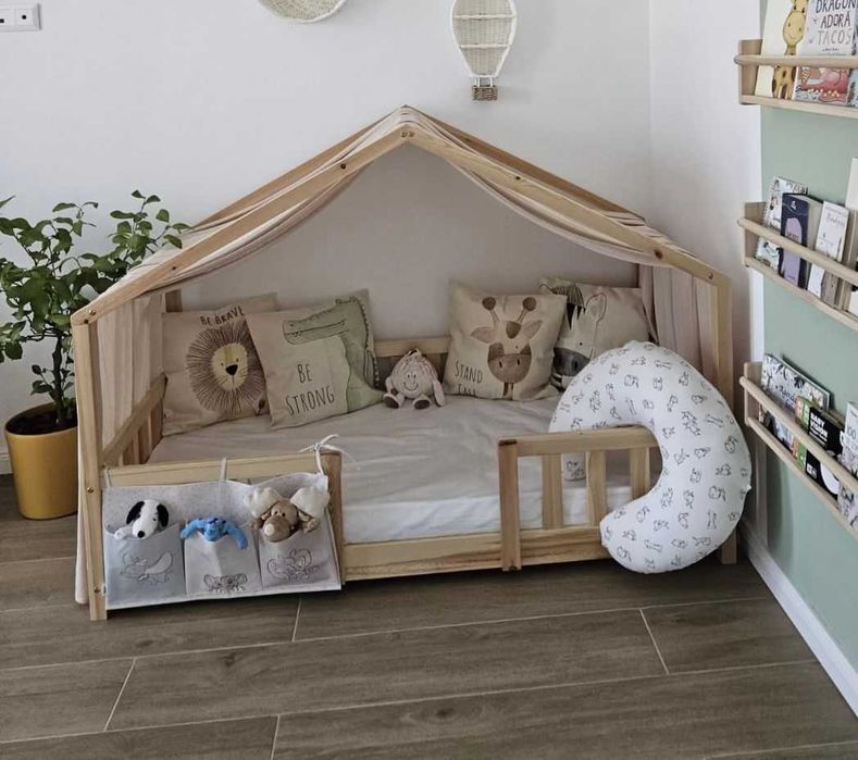 Pat Montessori 160×80×10 Căsuță din Lemn –NOU + Saltea  + Decor Textil