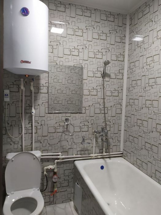 Просторная 1 комнатная с мебелью и техникой в центре Чирчика