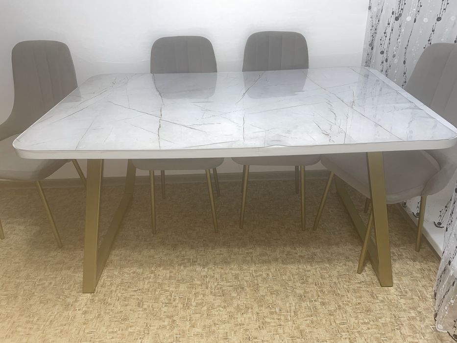 Кухонный стол без стульев