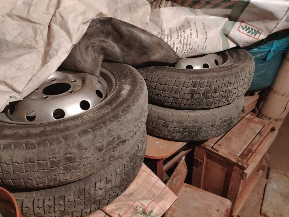 Продам диски и летние шины на ниву