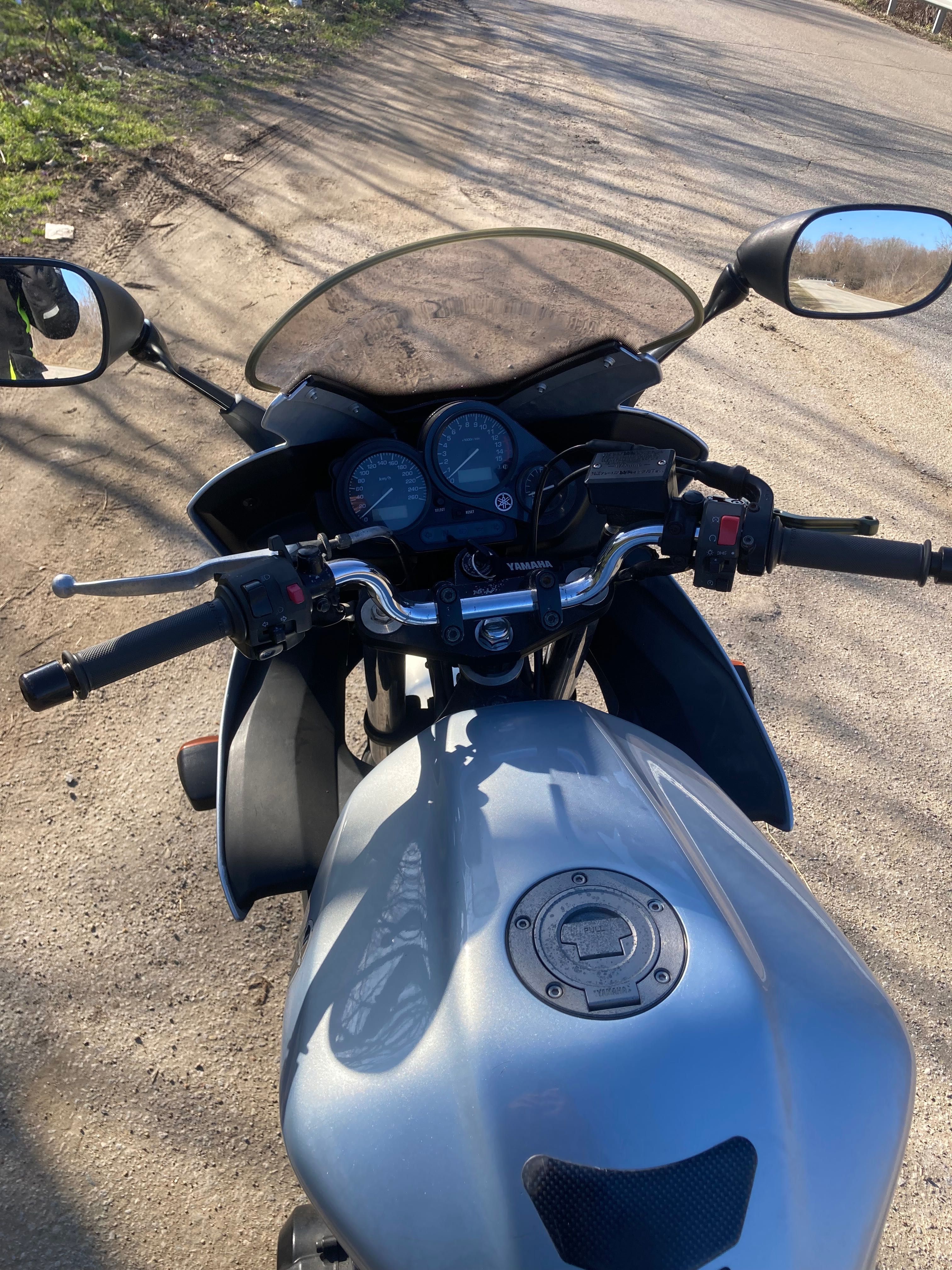 Yamaha FZS 600 (fazer)
