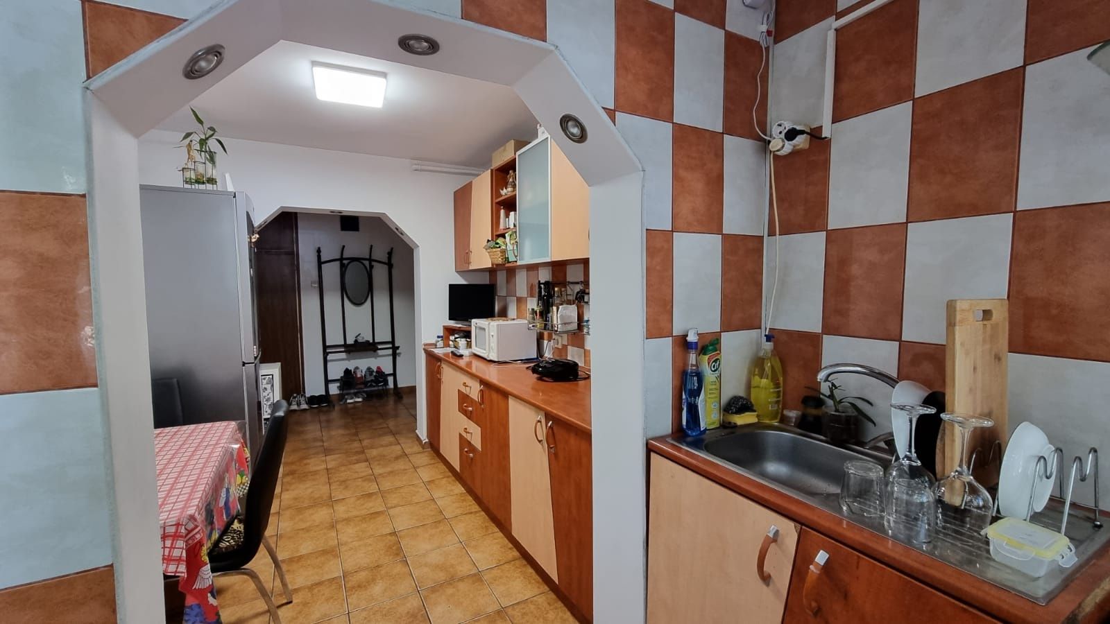 Proprietar vând apartament cu 3 camere  Rahova sold. V.  Croitoru .