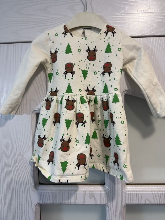 Продава се чисто нова рокля с еленчета размер 86